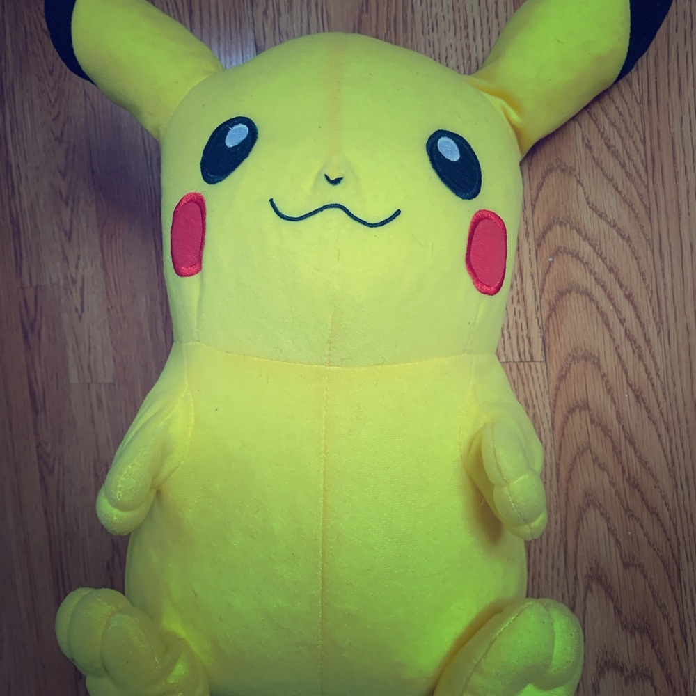 Pikachu /Pokémon plush